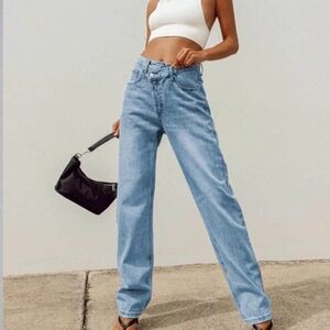 Princess Polly Holly Mid Rise Asymmetric Straight Leg Jeans Light Wash